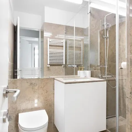 Joivy Marvelous 3-bed With Astonishing View And Terrace, Nearby St George Castle Apartment *
