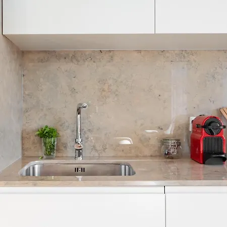 Joivy Marvelous 3-bed With Astonishing View And Terrace, Nearby St George Castle Apartment