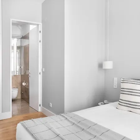 Joivy Marvelous 3-bed With Astonishing View And Terrace, Nearby St George Castle Apartment *