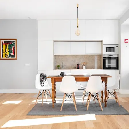 Joivy Marvelous 3-bed With Astonishing View And Terrace, Nearby St George Castle Lisbon