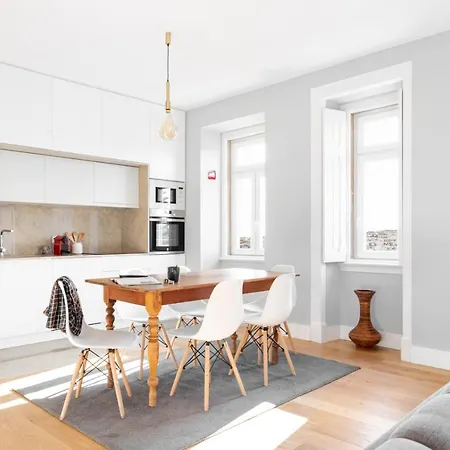 Apartment Joivy Marvelous 3-bed With Astonishing View And Terrace, Nearby St George Castle Lisbon