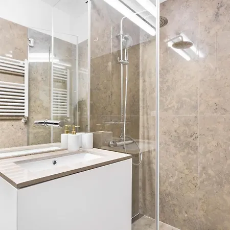 Joivy Marvelous 3-bed With Astonishing View And Terrace, Nearby St George Castle Apartment *